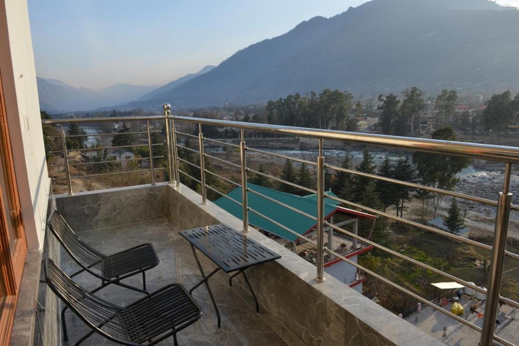 Tulip Flowing River View Hotel. Shamshi Ngoại thất bức ảnh
