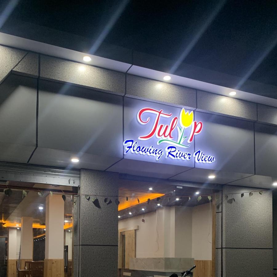 Tulip Flowing River View Hotel. Shamshi Ngoại thất bức ảnh