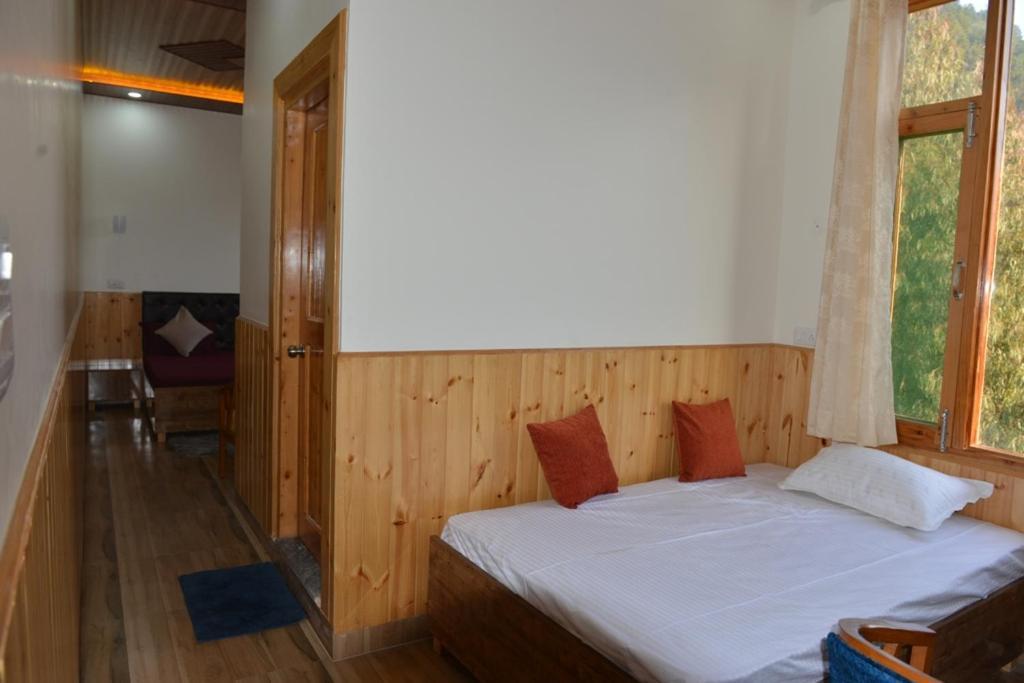 Tulip Flowing River View Hotel. Shamshi Ngoại thất bức ảnh