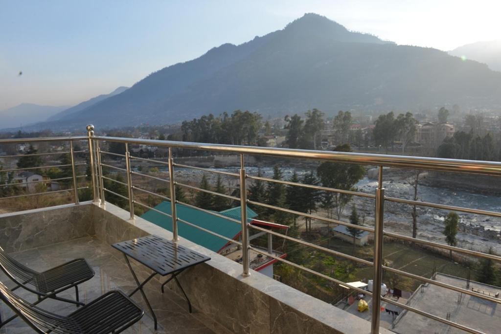 Tulip Flowing River View Hotel. Shamshi Ngoại thất bức ảnh